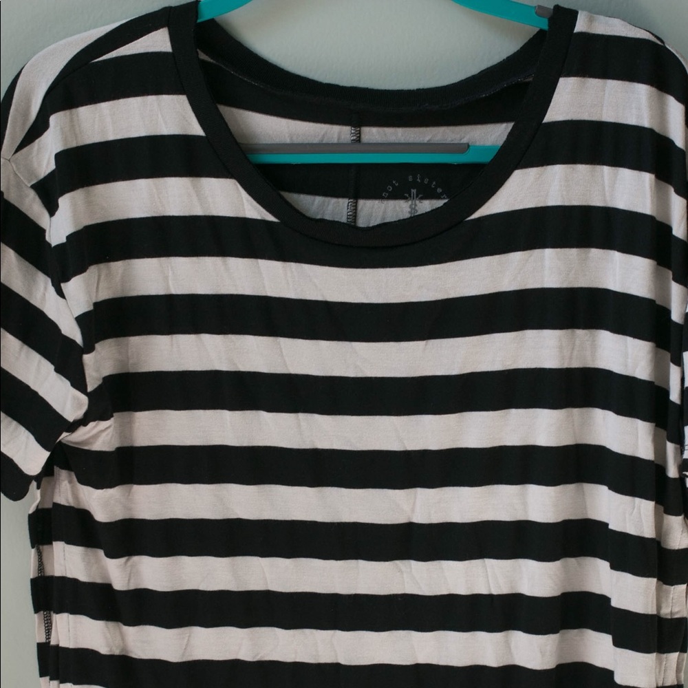 B&W STRIPED TEE